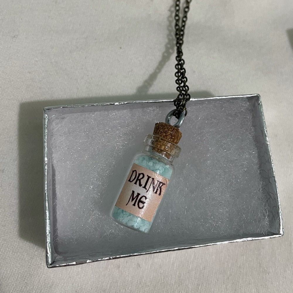 Alice in wonderland ‘drink me’ necklace